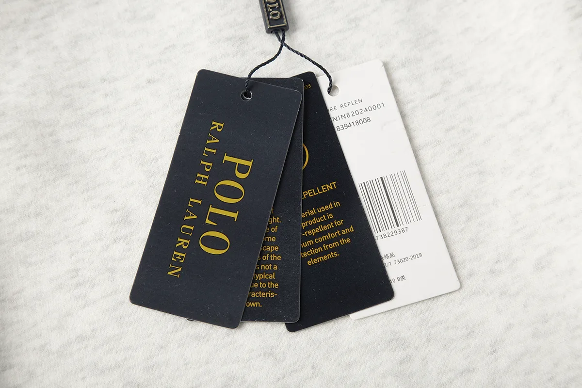 P230 White background picture [Fleet in winter] Style number: 25130# Color: black/navy blue/dark gray/light gray/white gray/beige/light khaki Size: S-XL - Ralph Lauren/Ralph Lauren 2025FW autumn and winter plus velvet contrasting waist design drawstring scimitar version lazy feeling loose couple sweatpants - brushed face velvet lining one piece for winter - custom dyed trouser cord hanging hardware The details are in place - loose fit, scimitar legs, loose upper body without looking too big - RL/lazy autumn and winter sweatpants, a pair of casual sweatpants that are very suitable for CleanFit. Loose fit scimitar fit trousers can be used as couple wear. It has a relaxed feel for daily wear. Contrasting color shakes to increase the overall sense of layering. The sense of drape is visible to the naked eye. The design of the trouser legs can be closed, which can also be very warm and versatile in winter.